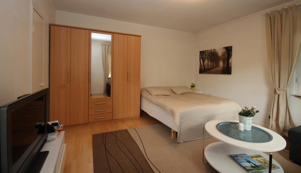 Majoitushuoneisto Tuomipuisto Apartment Naantali Bilik gambar